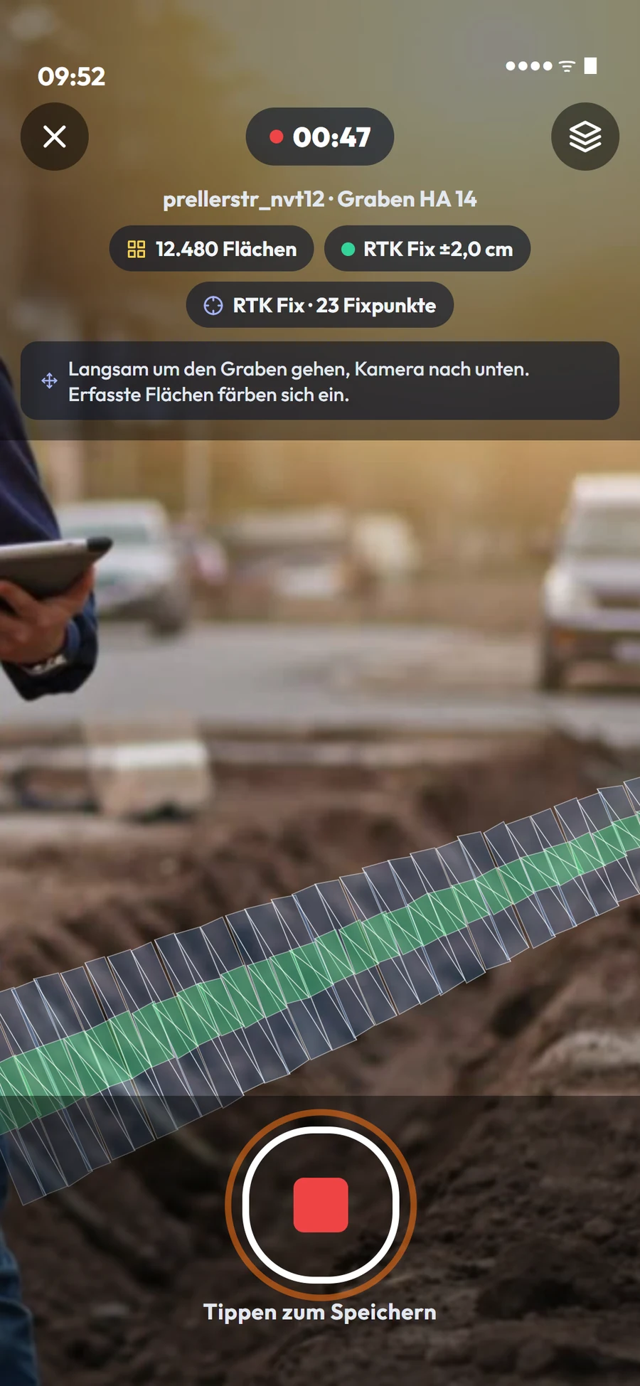 3D-Scan in der App: Der offene Graben wird beim Ablaufen erfasst, RTK-Fix mit ±2,0 cm.